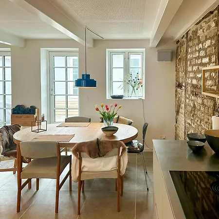 Townhouse From 1862 With Sunsets In Thorohuse