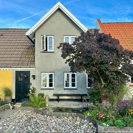 Townhouse From 1862 With Sunsets In Thorohuse Assens