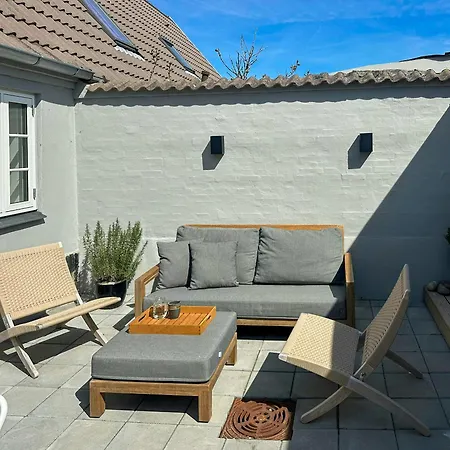 Townhouse From 1862 With Sunsets In Thorohuse