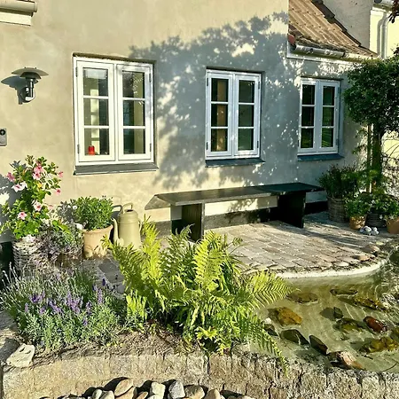 Townhouse From 1862 With Sunsets In Thorohuse *